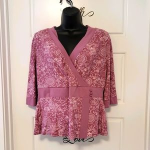 3/4 sleeved v neck silky top.